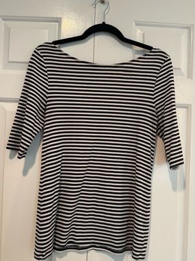 Old Navy Black and White Striped Short Sleeve Tee